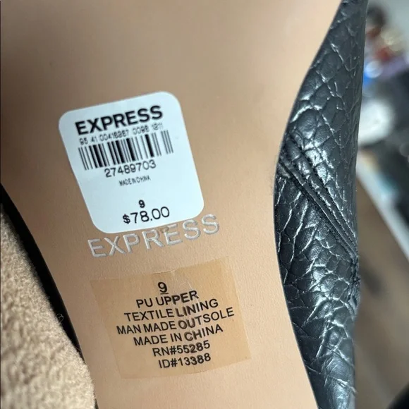 Express BRAND NEW!! Black Croc-Patterned Ankle Booties - Picture 12 of 12